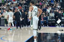 开云sport-湖人翻盘尼克斯，字母哥点燃赛场