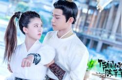 开云体育APP下载-看到您给出的关键词组合，我注意到一个有趣的跨界—欧冠是足球巅峰赛事，而鹈鹕与黄蜂则是NBA球队。这恰恰为我们提供了一个绝佳的创意切入点，用篮球世界的战术比喻，来解读足球场上的风云对决