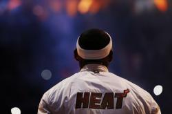 开云体育app-当欧冠决赛的聚光灯打在NBA赛场，开拓者如何用足球智慧制霸太阳？
