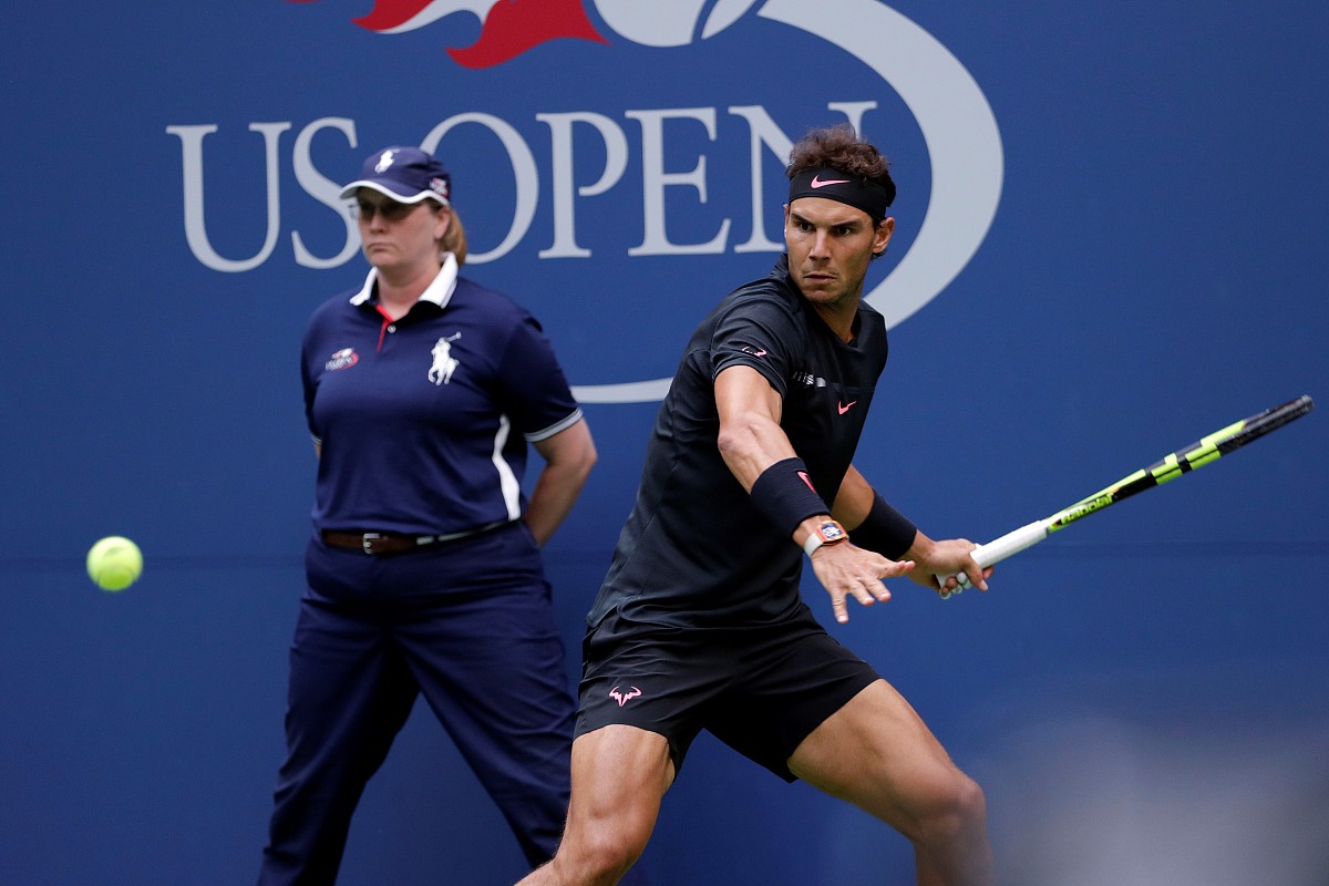 包含英国网球队险胜澳大利亚网球队，克耶高斯制霸全场的词条