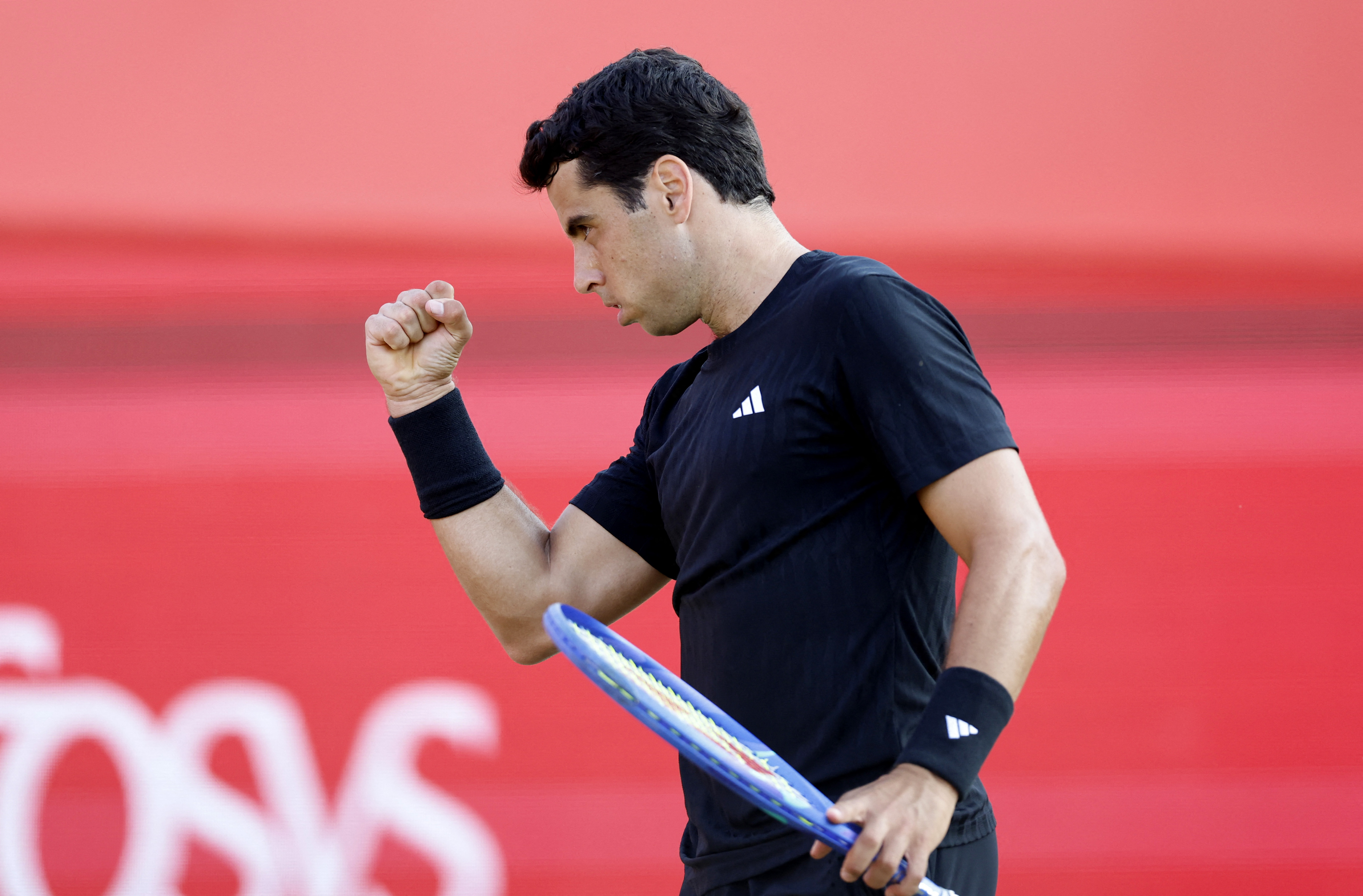 意大利网球队爆冷英国网球队，阿尔卡拉斯绝境逆转