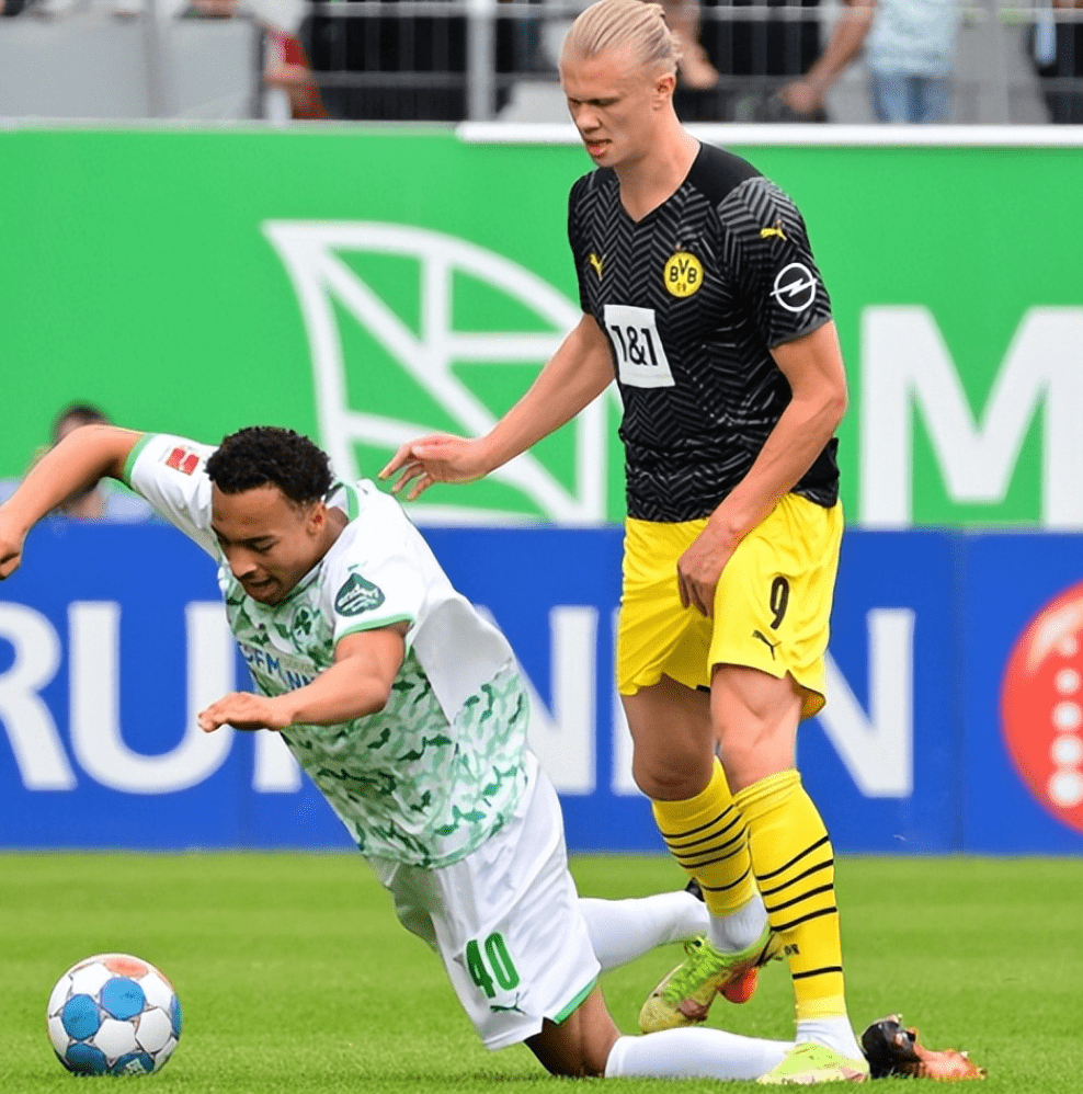 日本完胜勒沃库森，马尔基尼奥斯高光表现的简单介绍