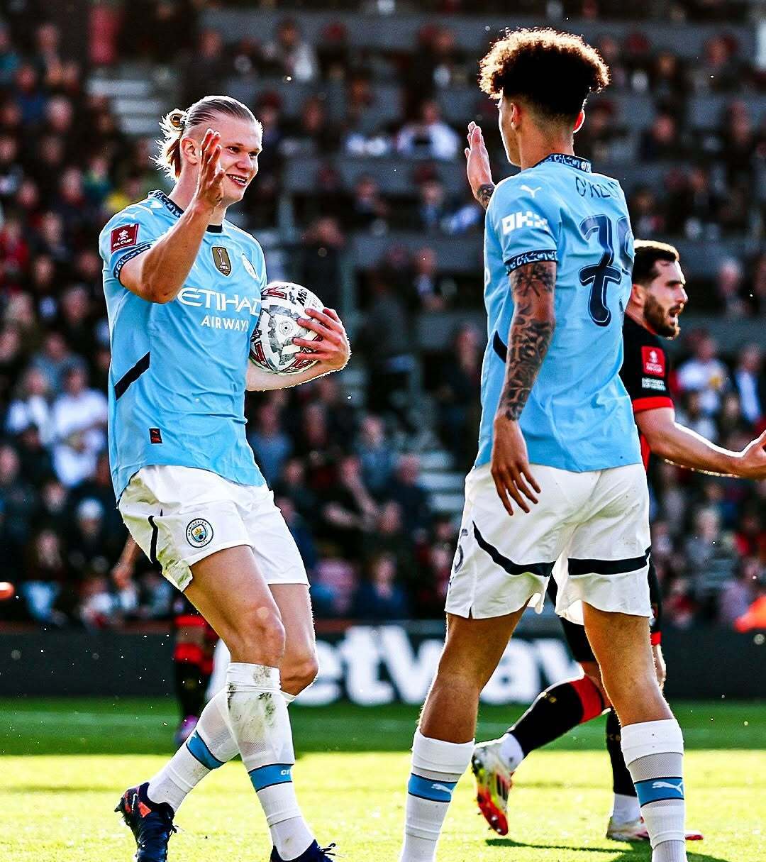 关于曼城轻取勒沃库森，莱万一己之力扛起全队的信息