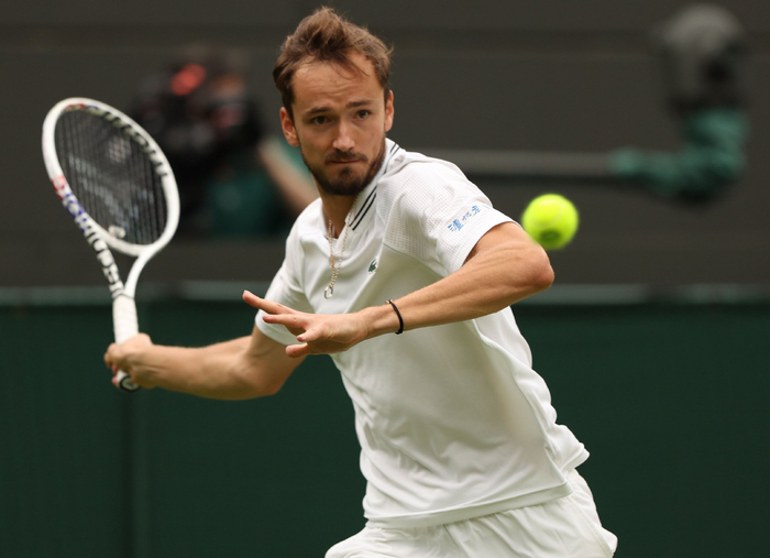 西班牙网球队横扫英国网球队，梅德韦杰夫高光表现