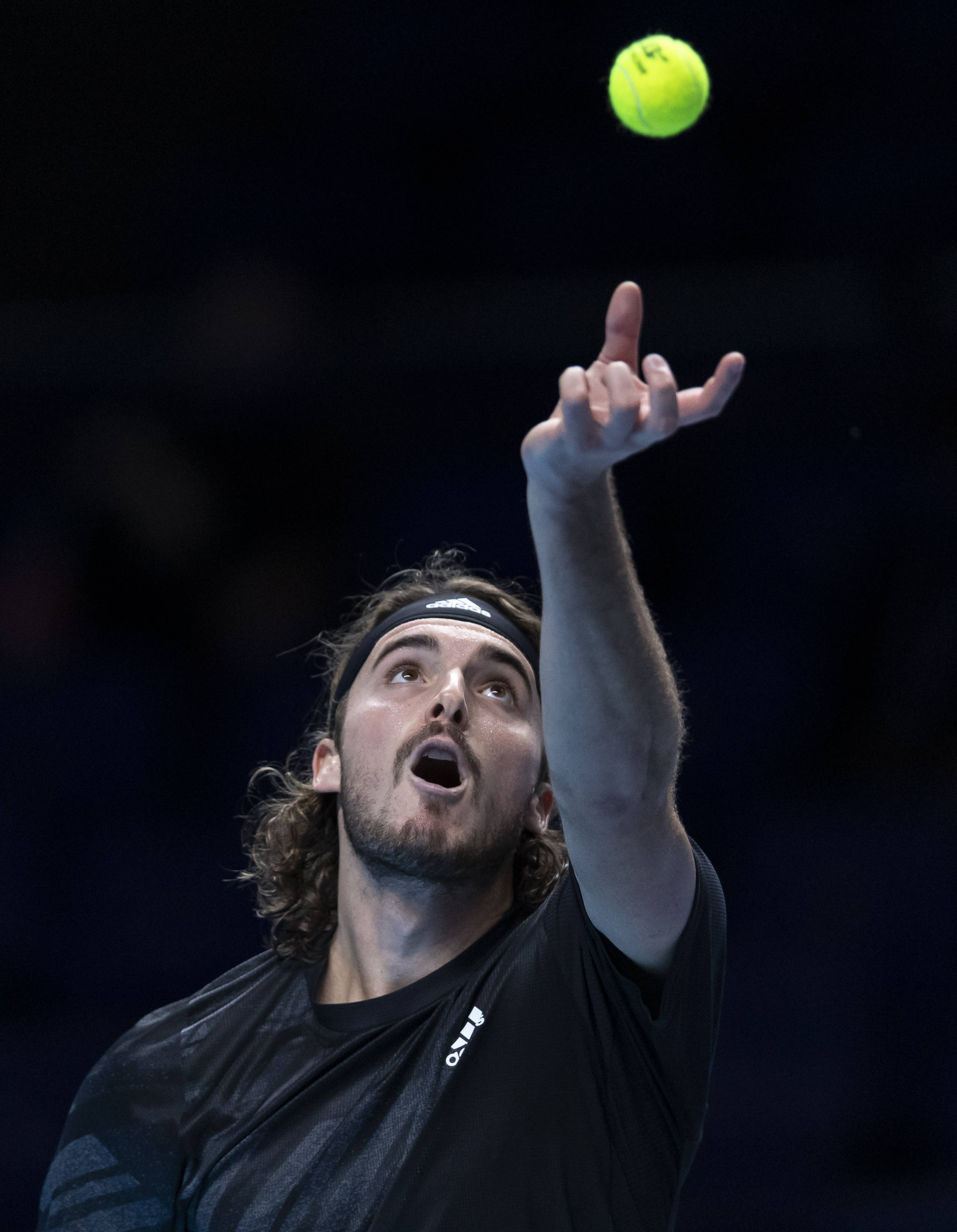 日本网球队完胜西班牙网球队，西西帕斯爆发神勇