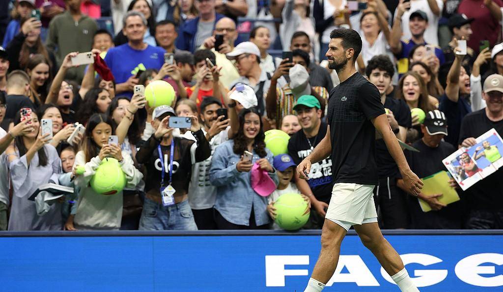 包含美国网球队逆转澳大利亚网球队，德约科维奇关键制胜的词条