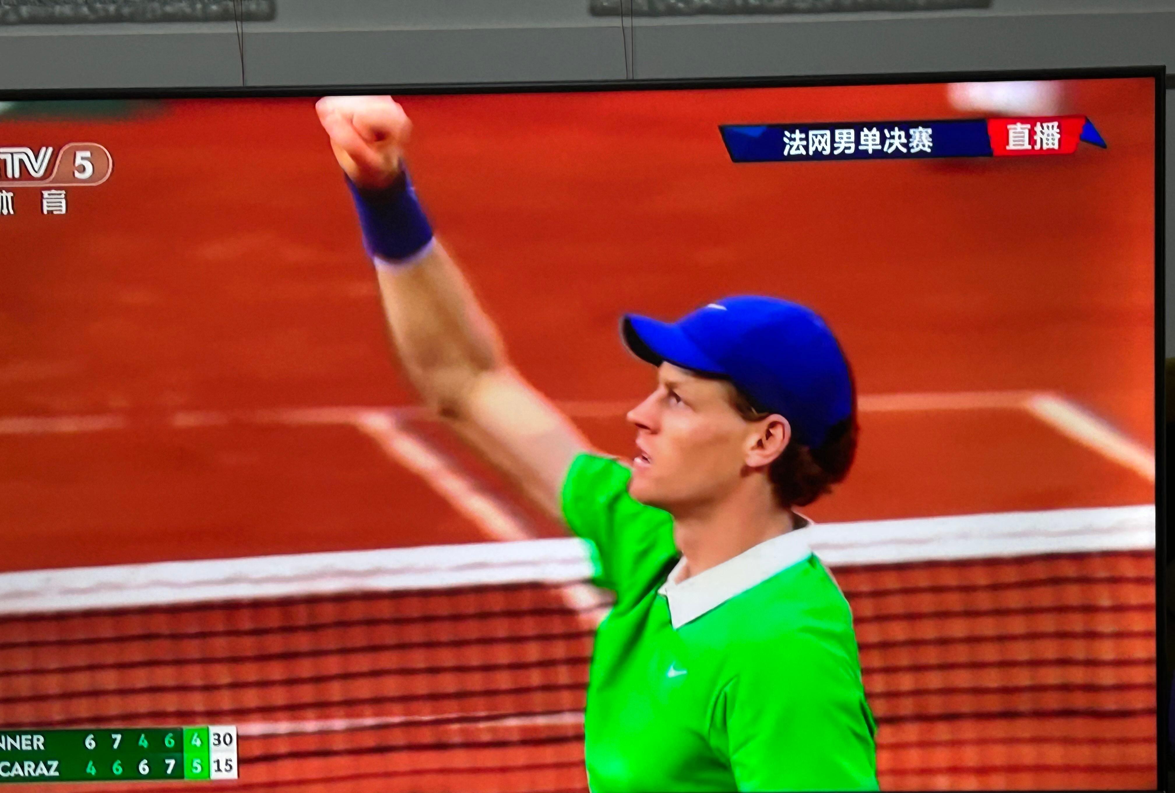 日本网球队鏖战西班牙网球队,瓦林卡三分雨点燃全场的简单介绍 日本网球队鏖战西班牙网球队,瓦林卡三分雨点燃全场的简单介绍