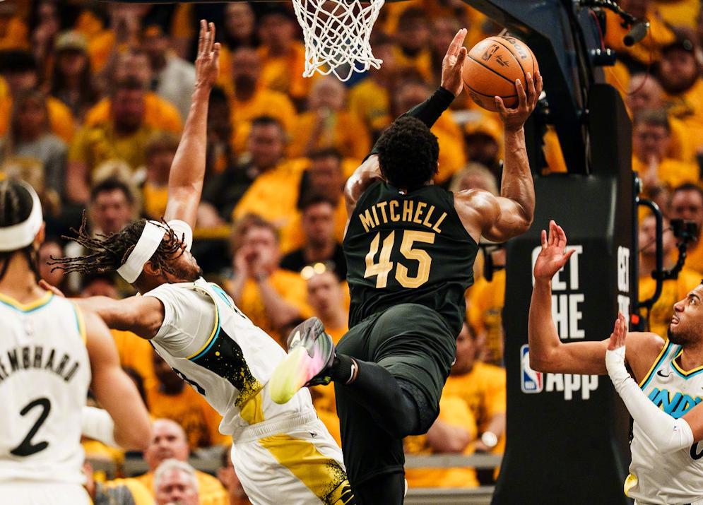 湖人翻盘尼克斯，字母哥点燃赛场