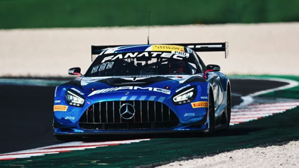 包含梅赛德斯鏖战法拉利，诺里斯高光表现的词条