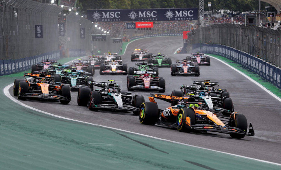 阿斯顿马丁完胜雷诺车队，皮亚斯特里刷新纪录的简单介绍