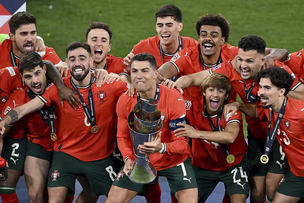 戴维斯杯鏖战拉沃尔杯，阿尔卡拉斯扛起全队