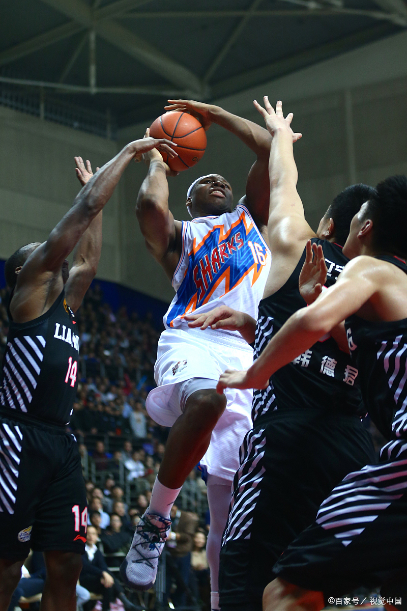 雄鹿横扫天津队，东契奇关键制胜