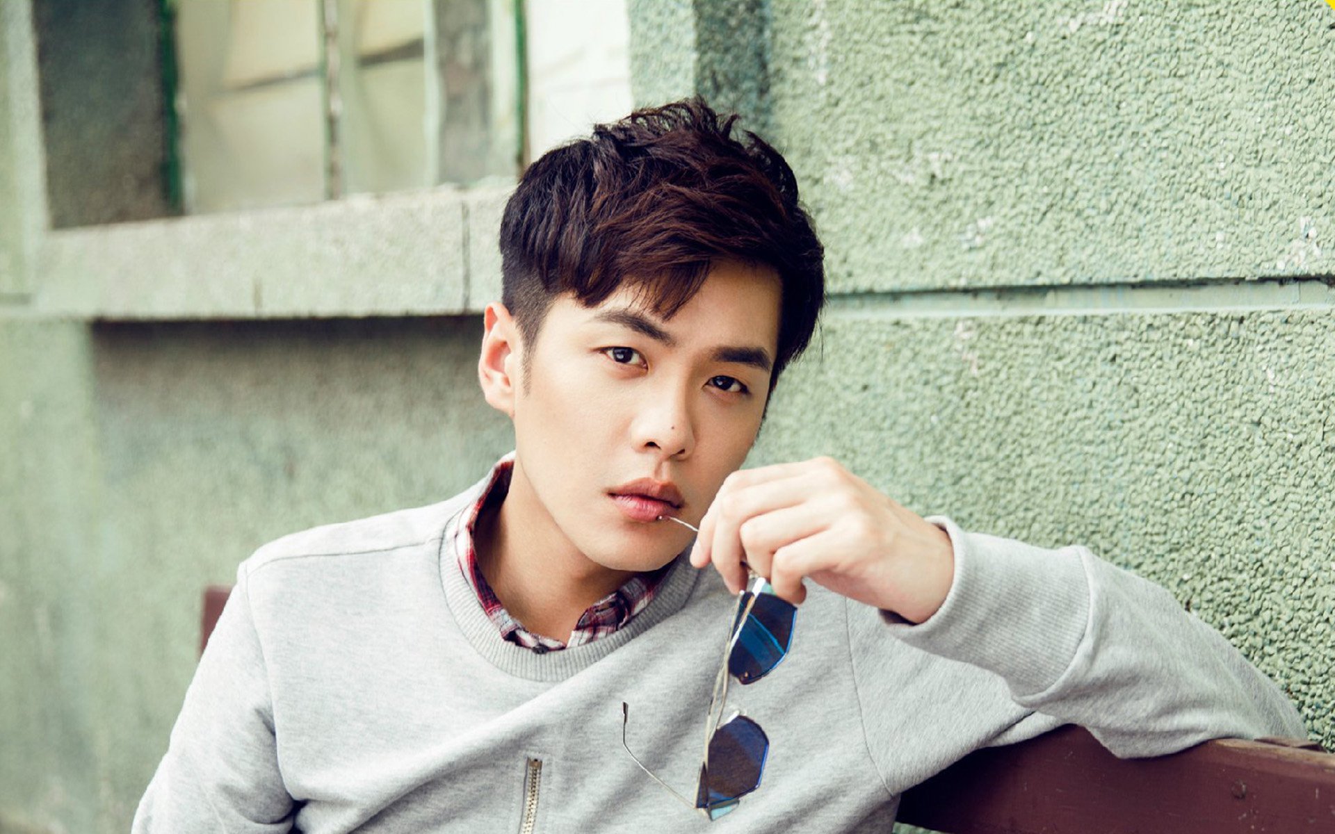 铁血红白翻盘日，北境神锋破苍穹，一场改写西德足球记忆的夜晚