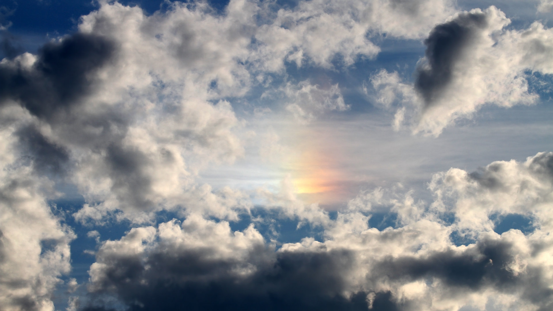 3-2险胜瑞典后，阿圭罗指着场边男孩，他才是今天的10号